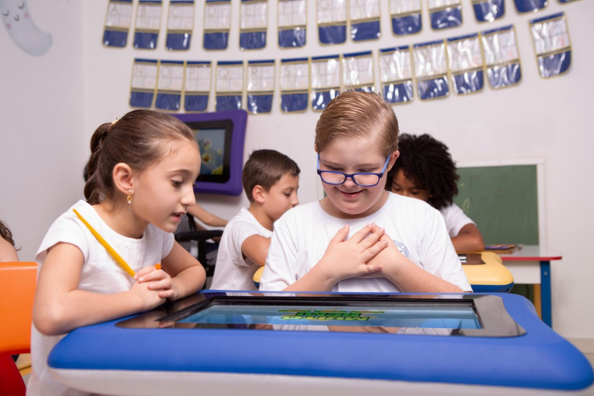 Tecnologia assistiva na educação: facilitando o aprendizado e a participação de alunos com deficiência