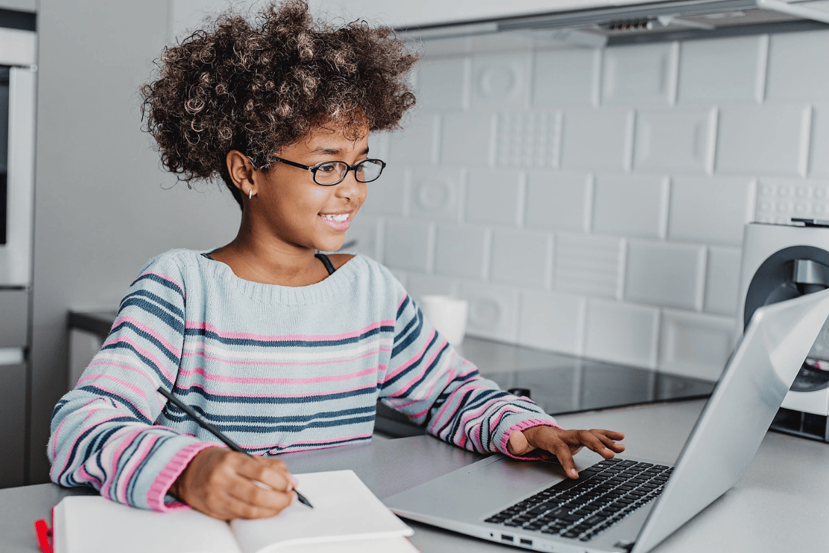 Educação híbrida e o uso da tecnologia: transformando o ensino e aprendizado