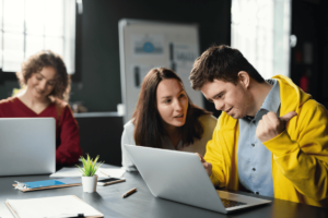 Desafios e barreiras para a inclusão na educação: superando obstáculos para a educação inclusiva