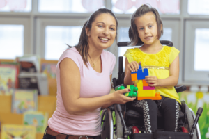 Como adaptar materiais pedagógicos para alunos com deficiência