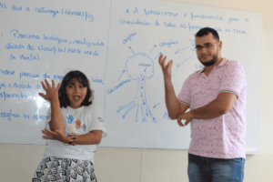 Educação bilíngue para surdos: como funciona
